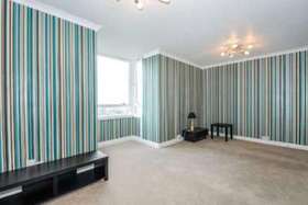 2 bedroom Flat for s...